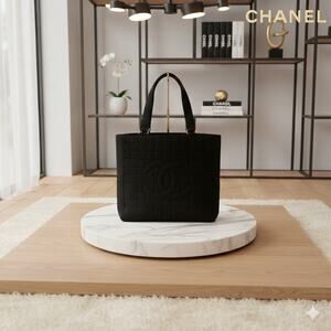 Authenticated Chanel Black Chocolate Bar Tote
